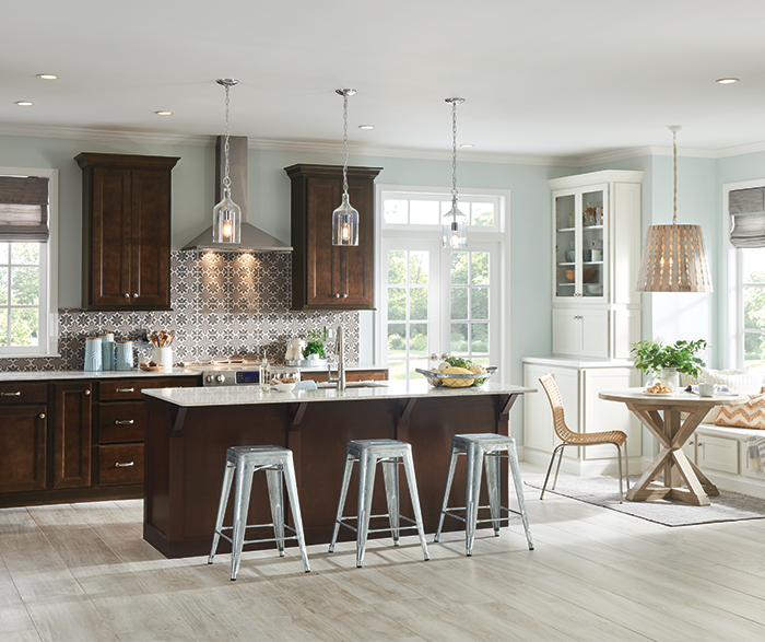 Casual Maple Kitchen Cabinets