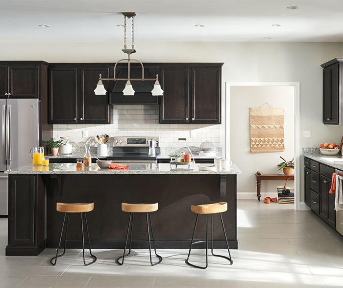 Sarsaparilla Cabinets In Casual Kitchen Aristokraft