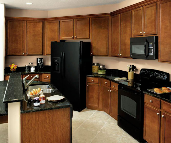 Sarsaparilla Cabinets In Casual Kitchen Aristokraft