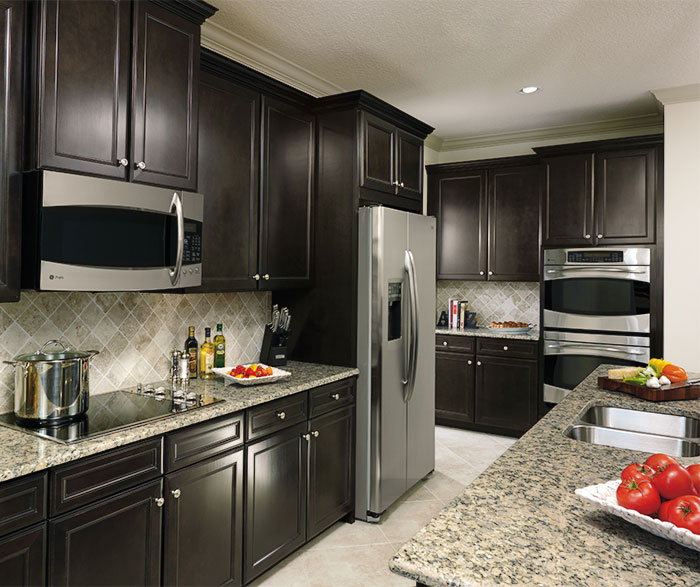 sarsaparilla cabinets in casual kitchen - aristokraft